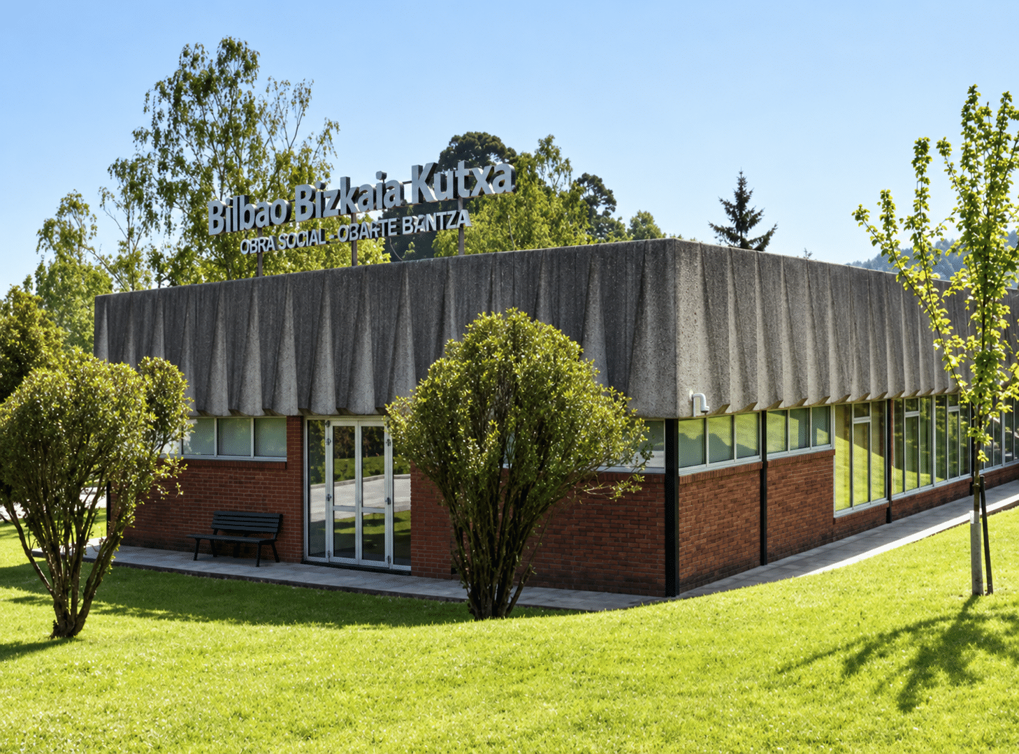 Centro Ola BBK entre árboles